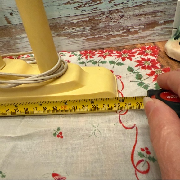 Vintage Christmas Window Candelabra 3 Electric Light
Plastic Drip Red Bulbs - Picture 6 of 7